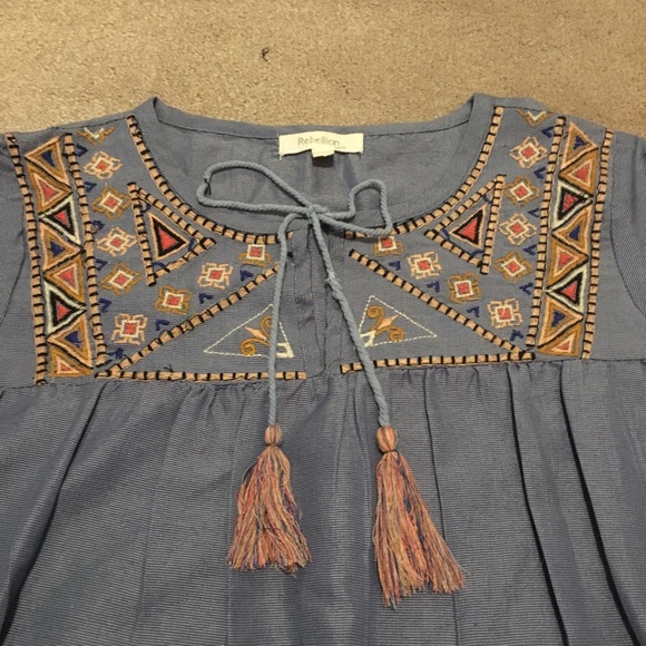 Embroidered long sleeve blouse with ties - Picture 2 of 5